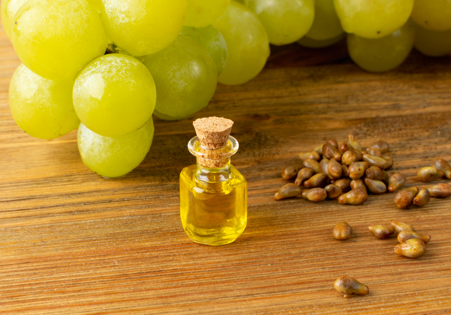 Grape seed oil (Vitis Vinifera Seed Oil)